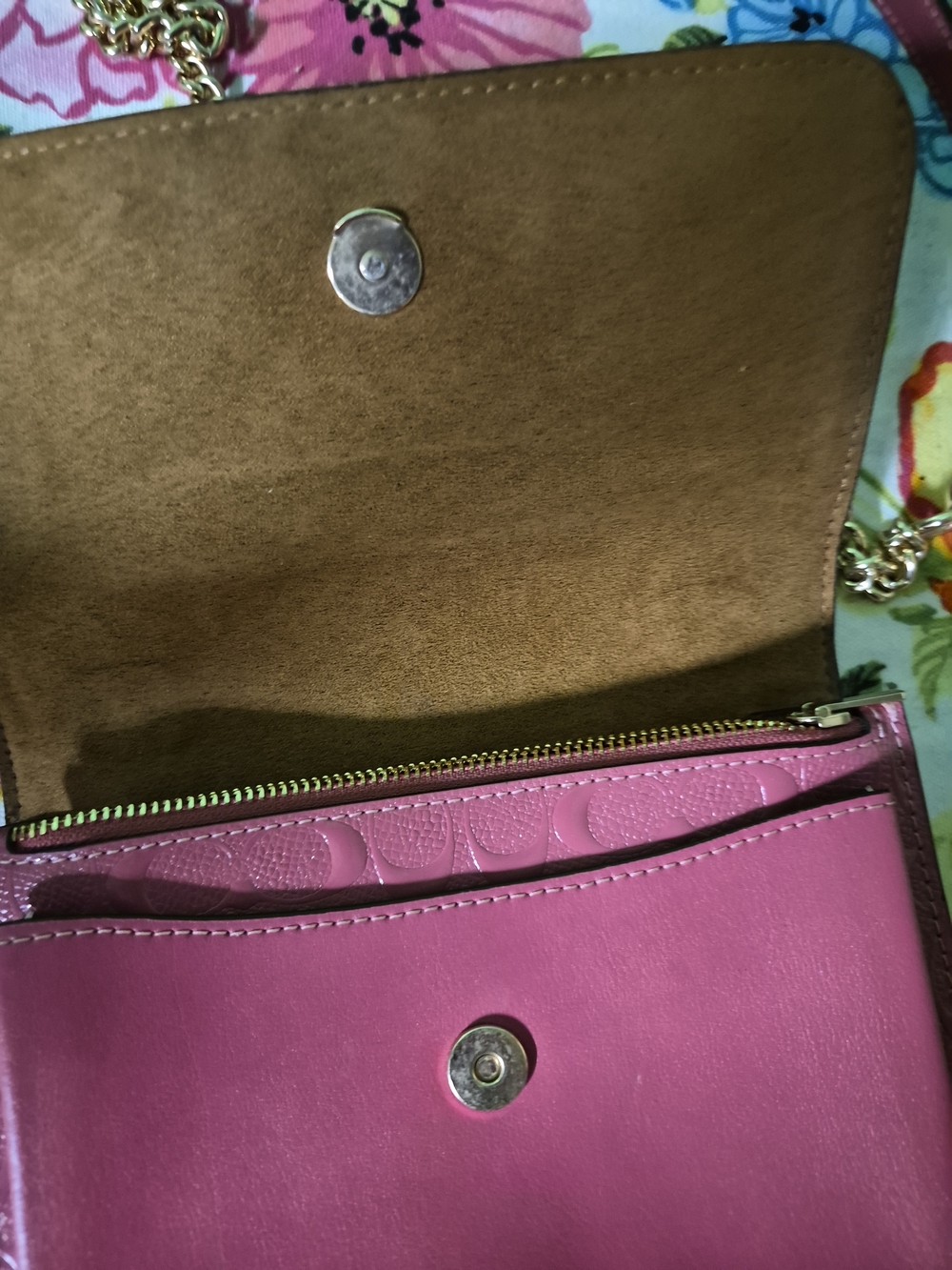 COACH Pink Patent Signature Chain Crossbody - Picture 3 of 4